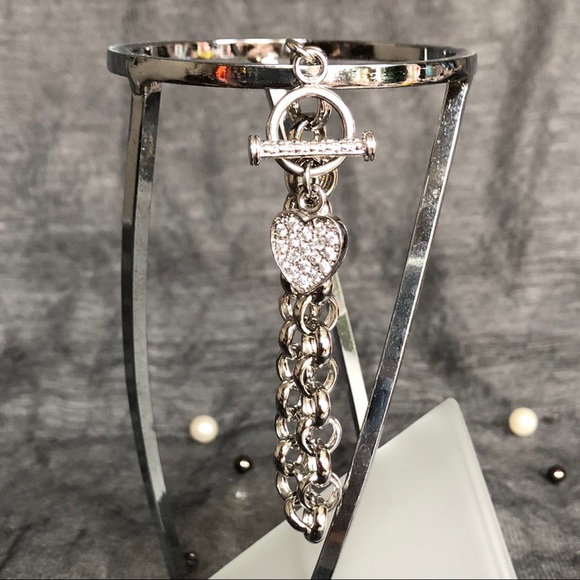 New STERLING SILVER ROLO LINK TOGGLE BRACELET with a CUBIC ZIRCONIA HEART CHARM - Picture 3 of 8